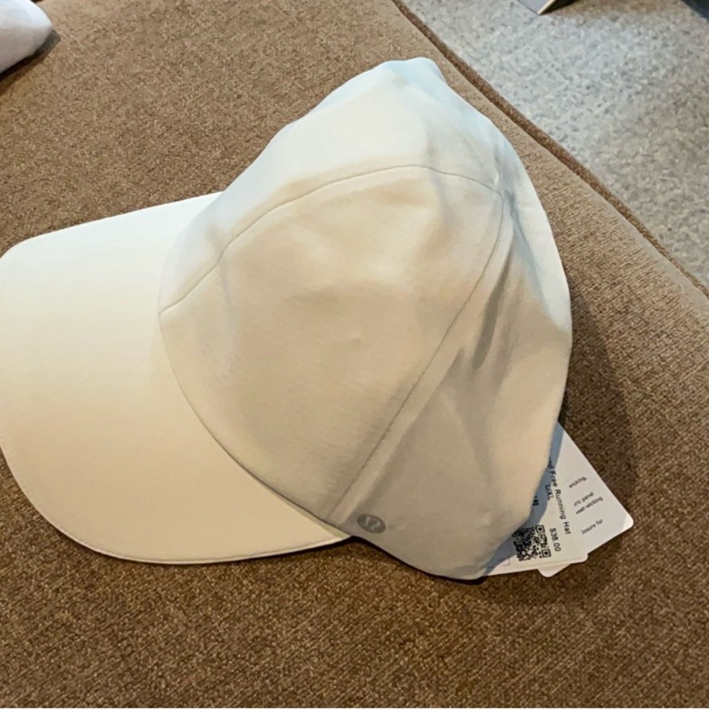 Lululemon Athletica Light bone coloured running hat